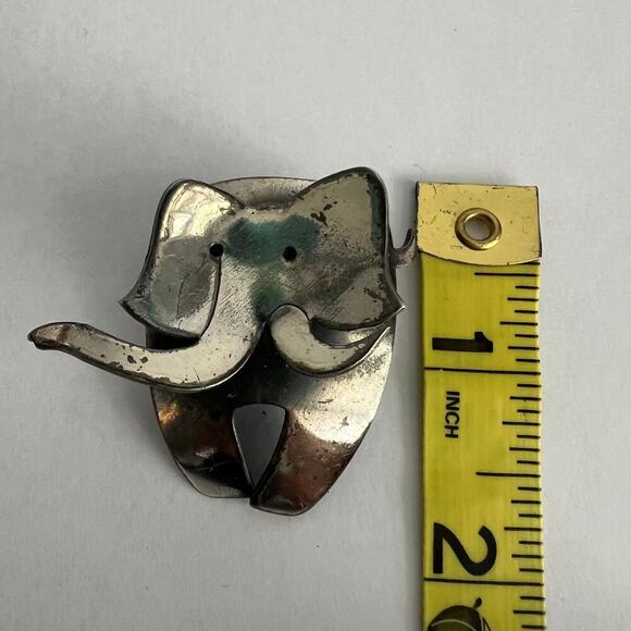 Distressed silver tone elephant pin brooch - Picture 3 of 8